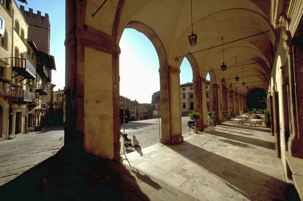 Arezzo, Piazza Grande, le Logge Vasari