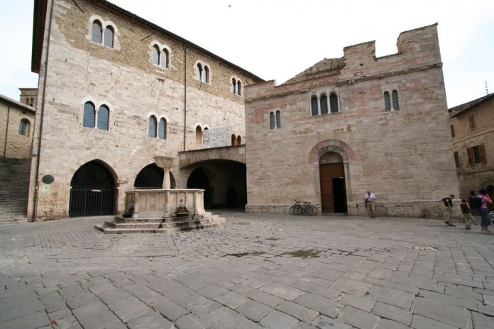 Bevagna piazza Silvestri