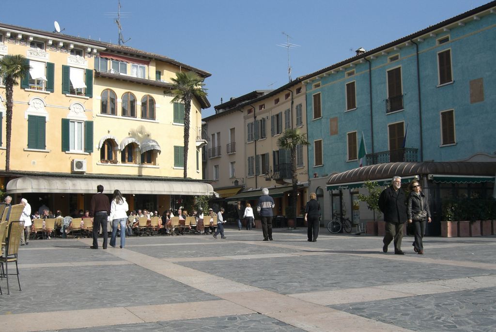 Sirmione, una delle sue Piazze