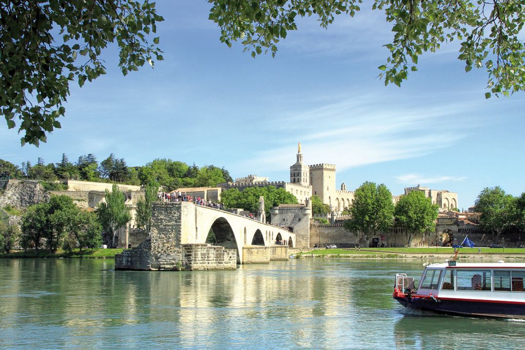 Il ponte di Avignone e il Palazzo dei Papi di Avignone