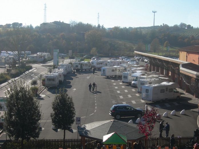 Area sosta Valdichiana Outlet - Foiano della Chiana (AR)