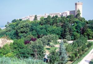 Marche area sosta attrezzata a Moresco
