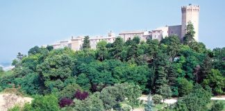 Marche area sosta attrezzata a Moresco