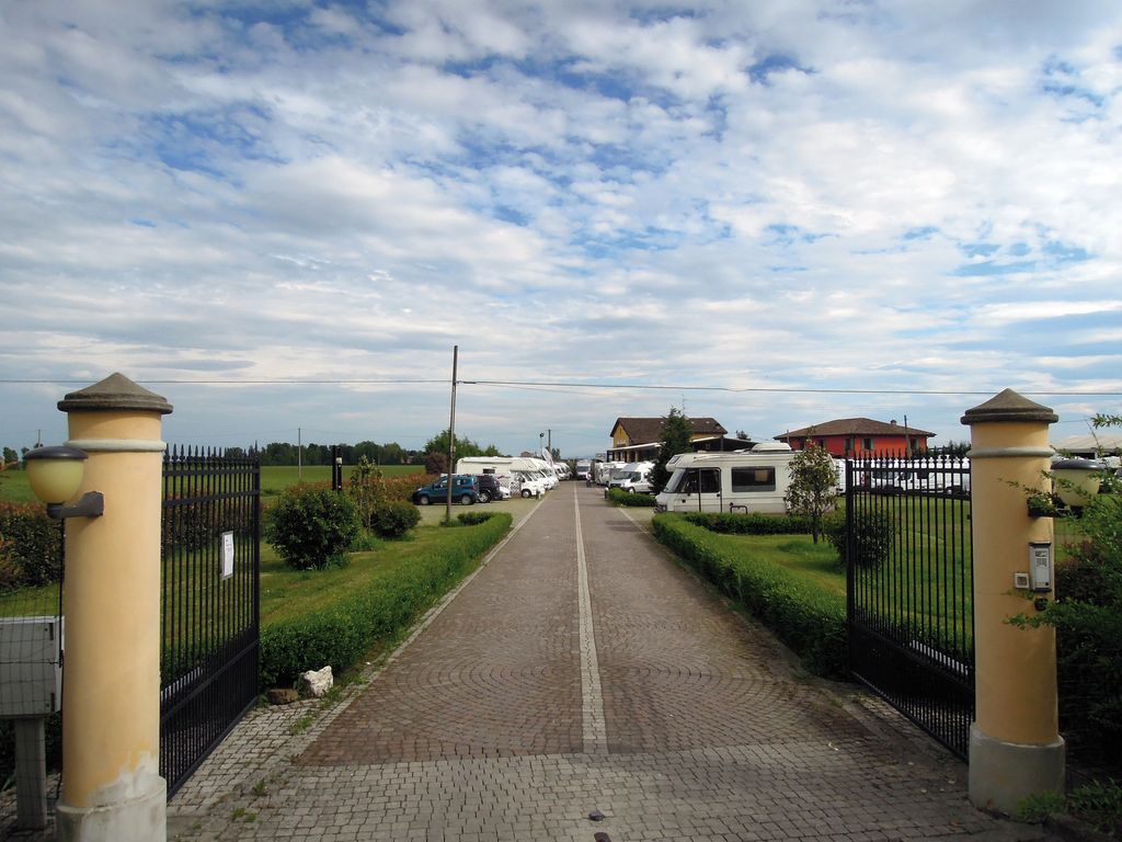 Caravan Center Modena