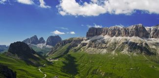 Dolomiti, vista su Passo Pordoi