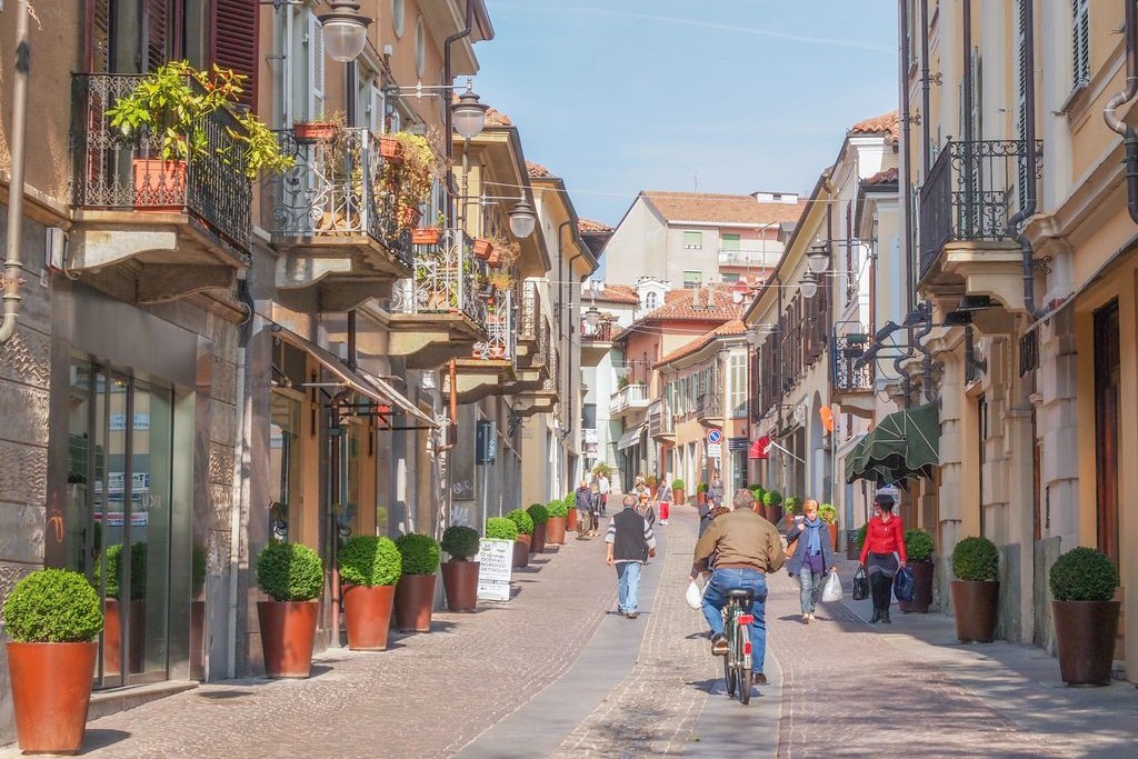 Rivoli, una via del centro storico