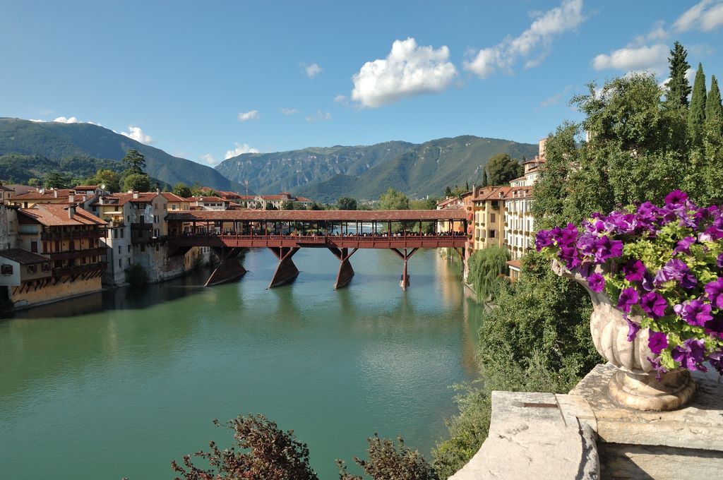 Bassano del Grappa, Il Ponte Vecchio e il Brenta
