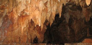 dentro le Grotte di Toirano