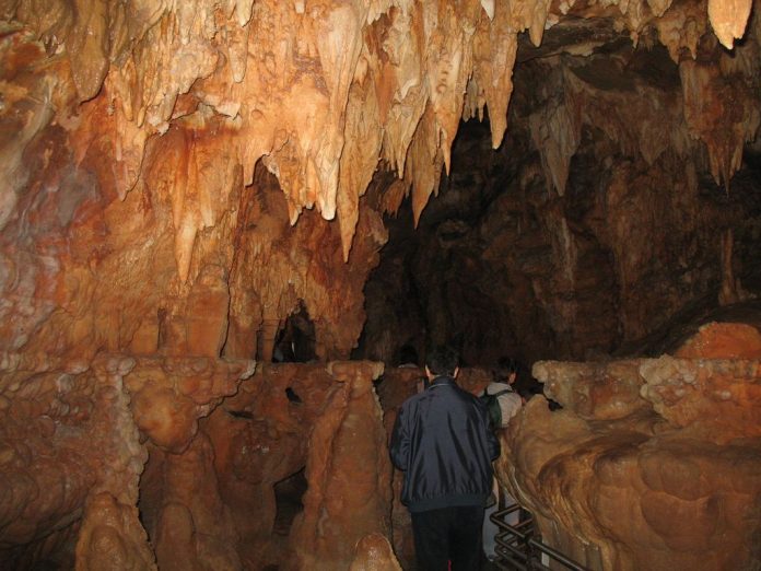 dentro le Grotte di Toirano