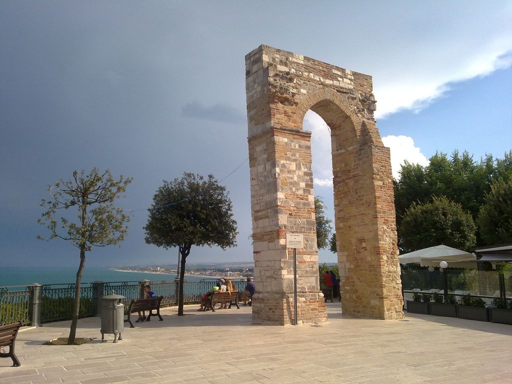 Numana torre