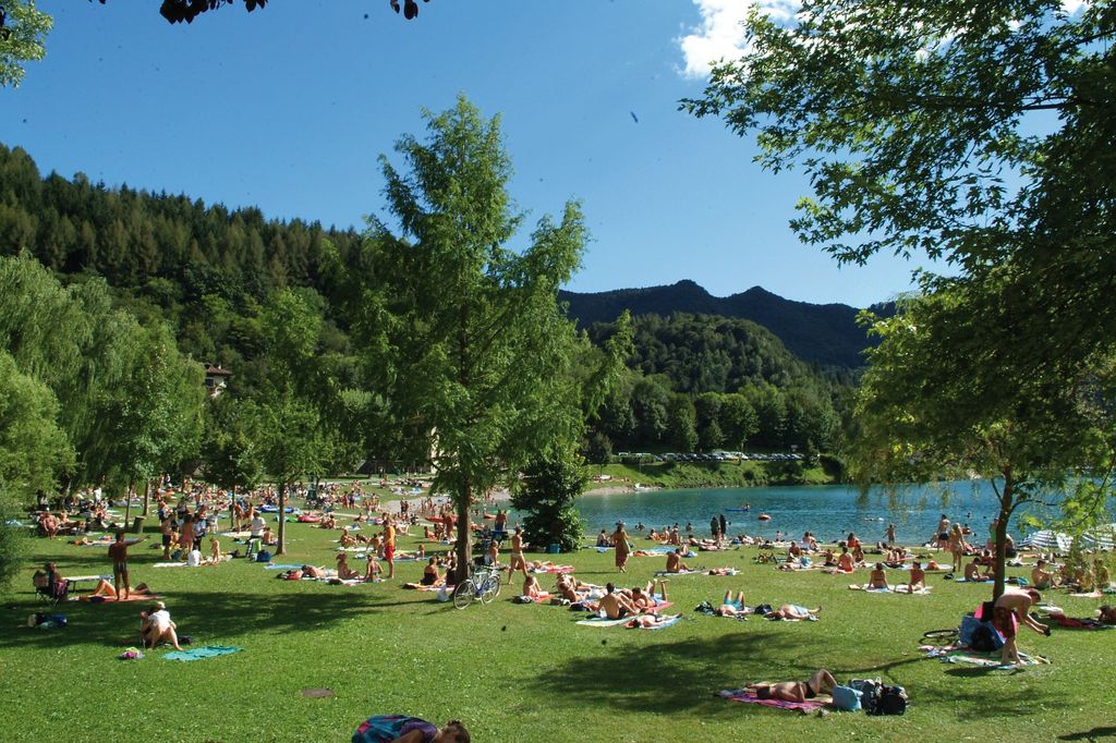 Camping al Sole prato lago
