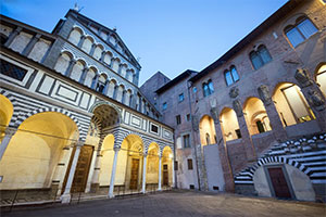 pistoia-la-facciata-della-cattedrale-di-san-zeno-ftimg