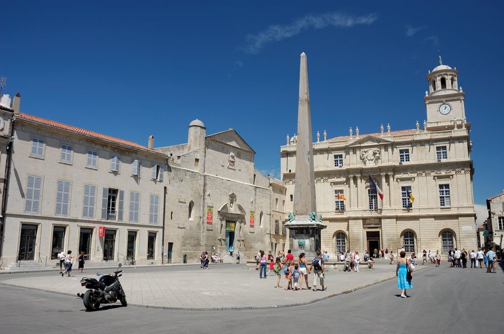 Arles place republique