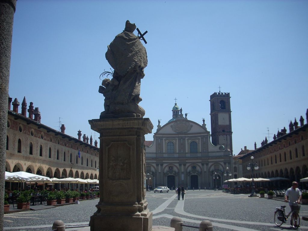 vigevano piazza ducale e duomo