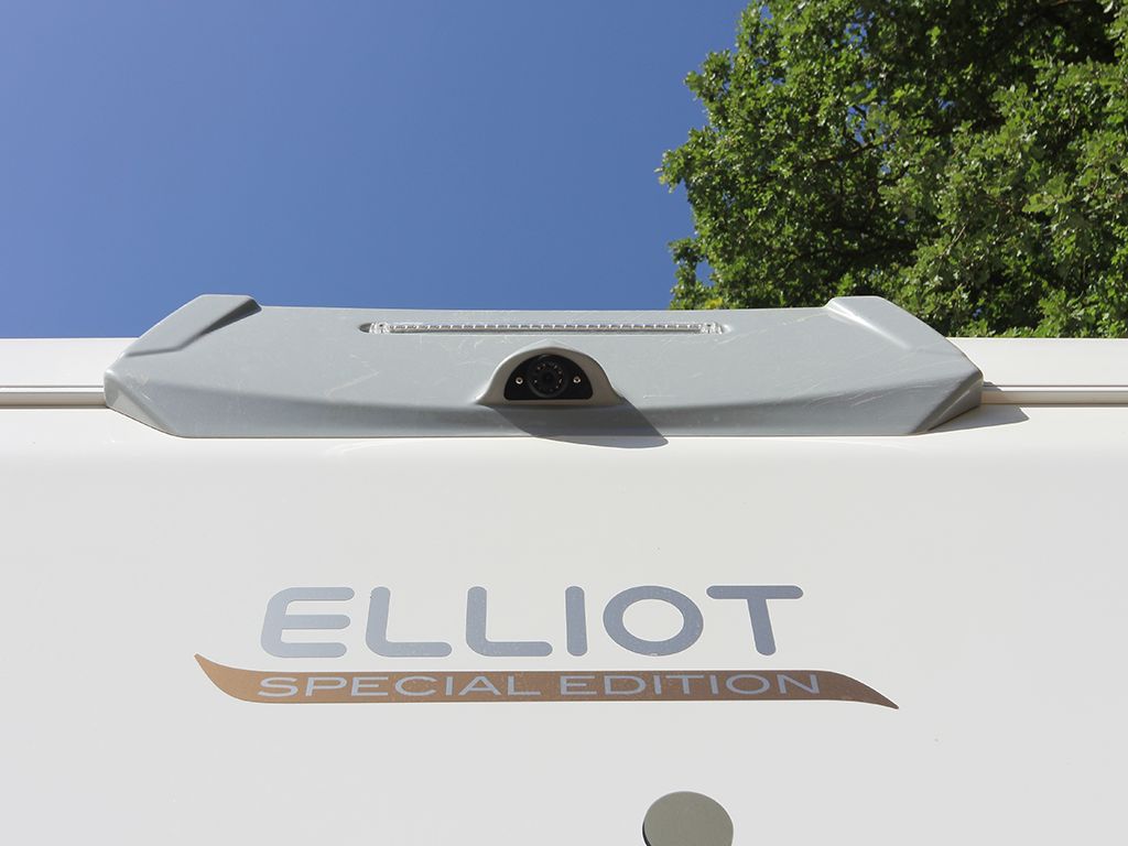 CI Elliot particolare