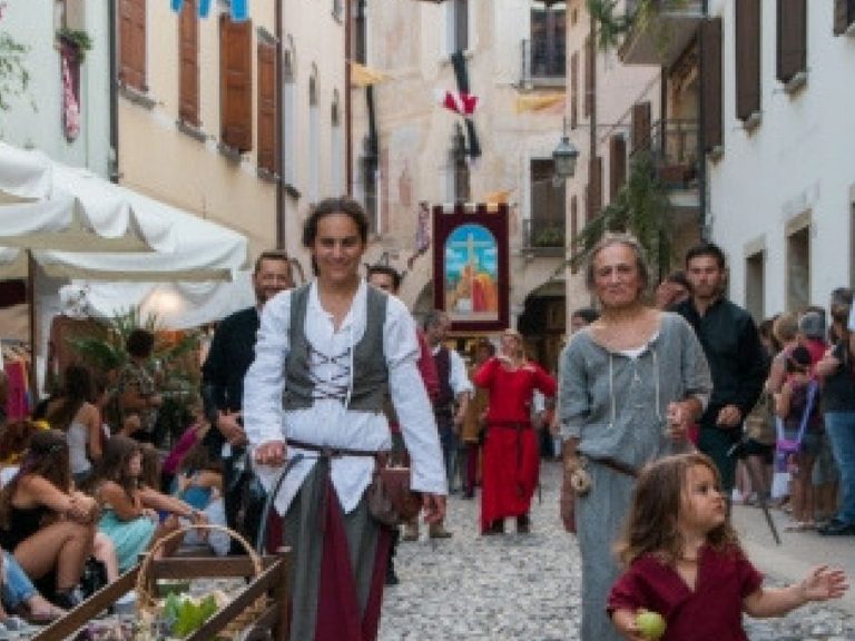 La 26a Rievocazione storica della Macia porta le streghe a Spilimbergo