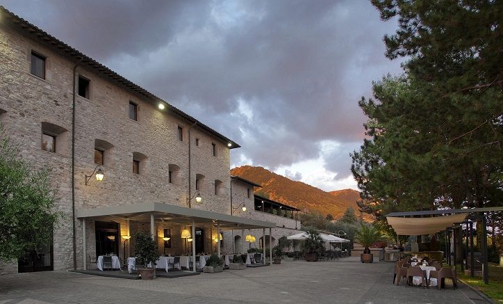 Park Hotel ai Cappuccini piazzale con fontana