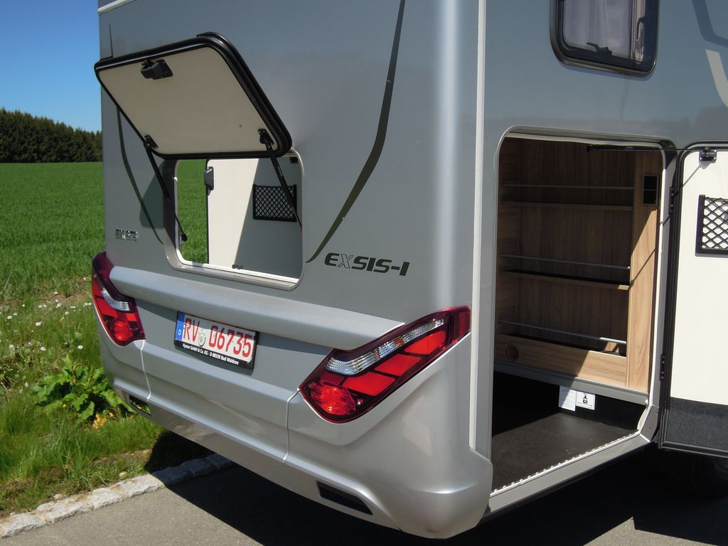 accesso al garage anche posteriore sul 678