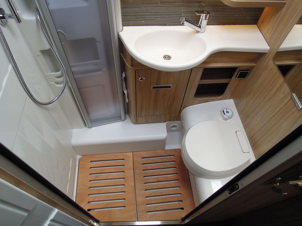 Rivisto il bagno sull'Exsis 588