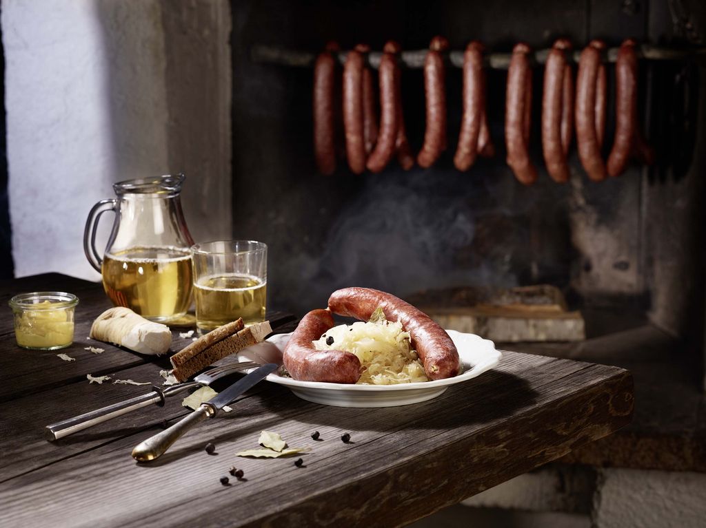 Selchwürste mit Sauerkraut Kärnten Werbung Foto by Johannes Puch www.johannespuch.at
