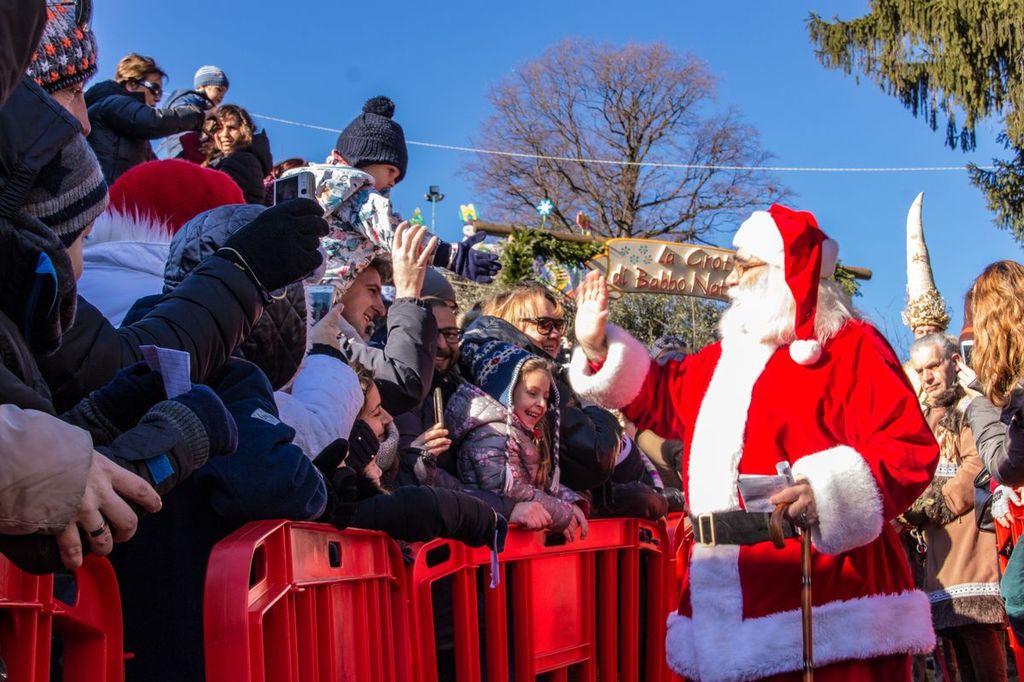 Ornavasso sfilata di Babbo Natale