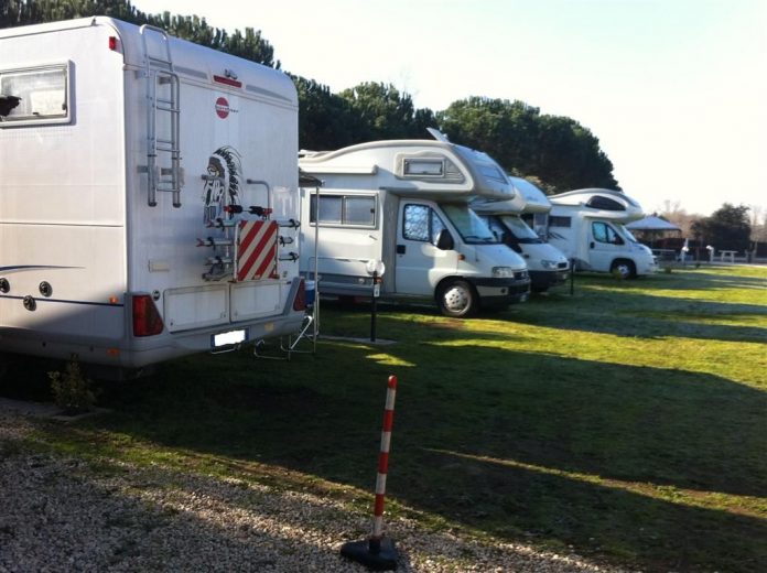 Area sosta Camper Club Mira Lago