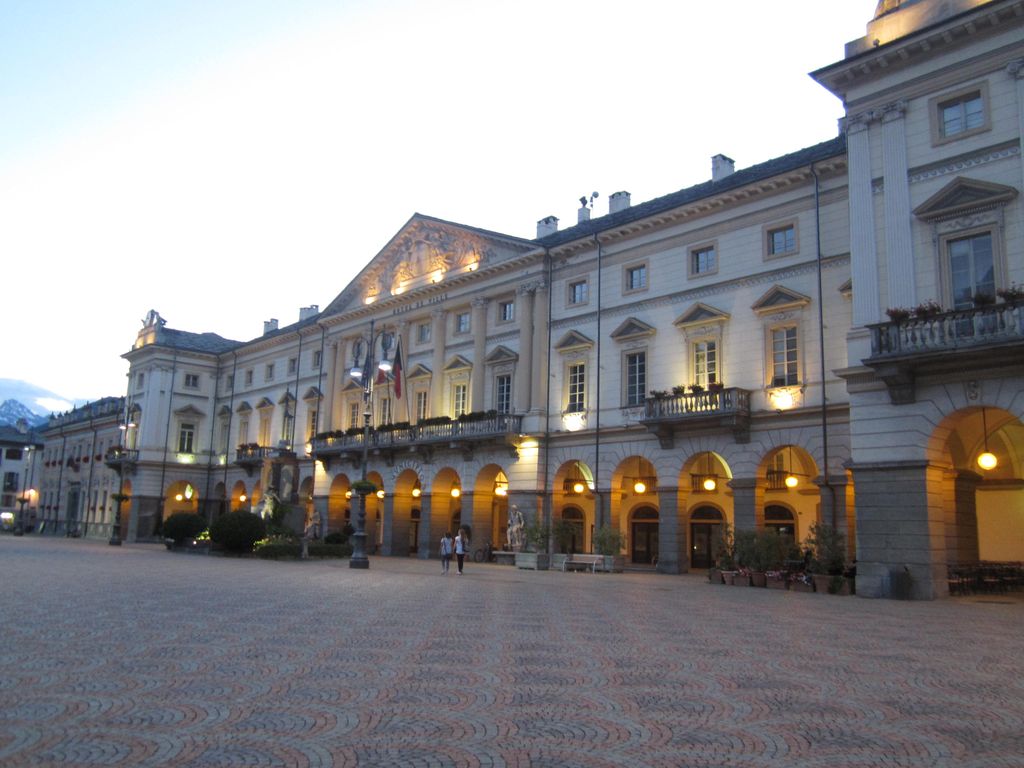 Piazza Emile Chanuox