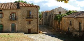 Roscigno Vecchia panorama