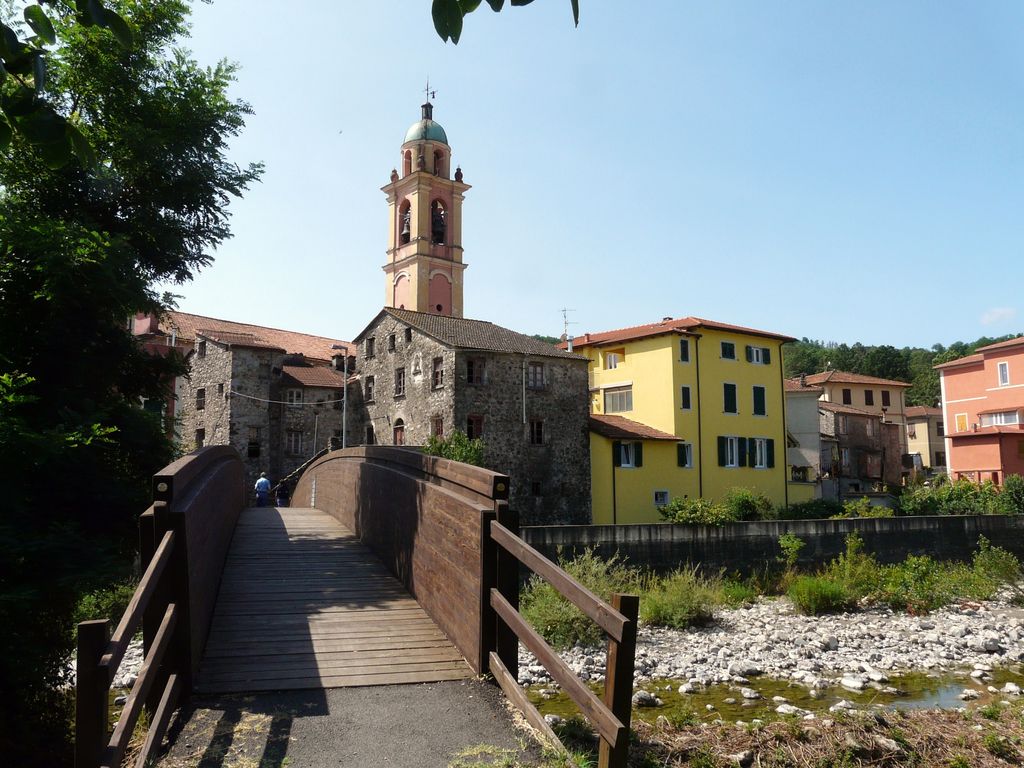 San Pietro Vara e il ponte di legno