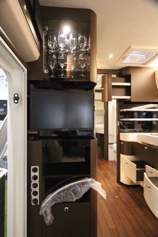 Mobile bar con porta TV