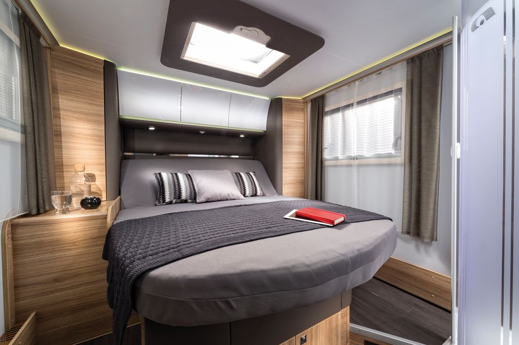SONIC SUPREME 710 SC il letto centrale ha la testiera reclinabile