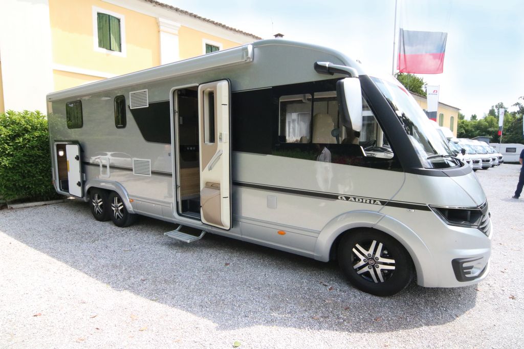 Sul Supreme 810 il telaio AL-KO ha il doppio assale posteriore
