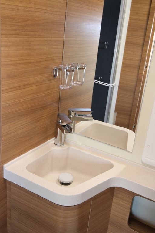 Europa M 725 GLM, lavabo toilettte in VTR