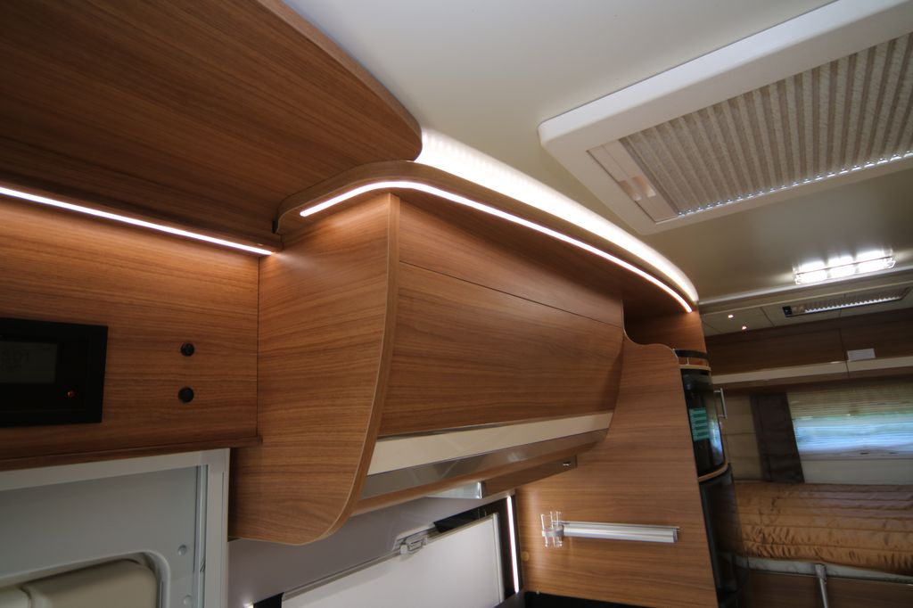 Europa M 725 GLM, pensile dinette