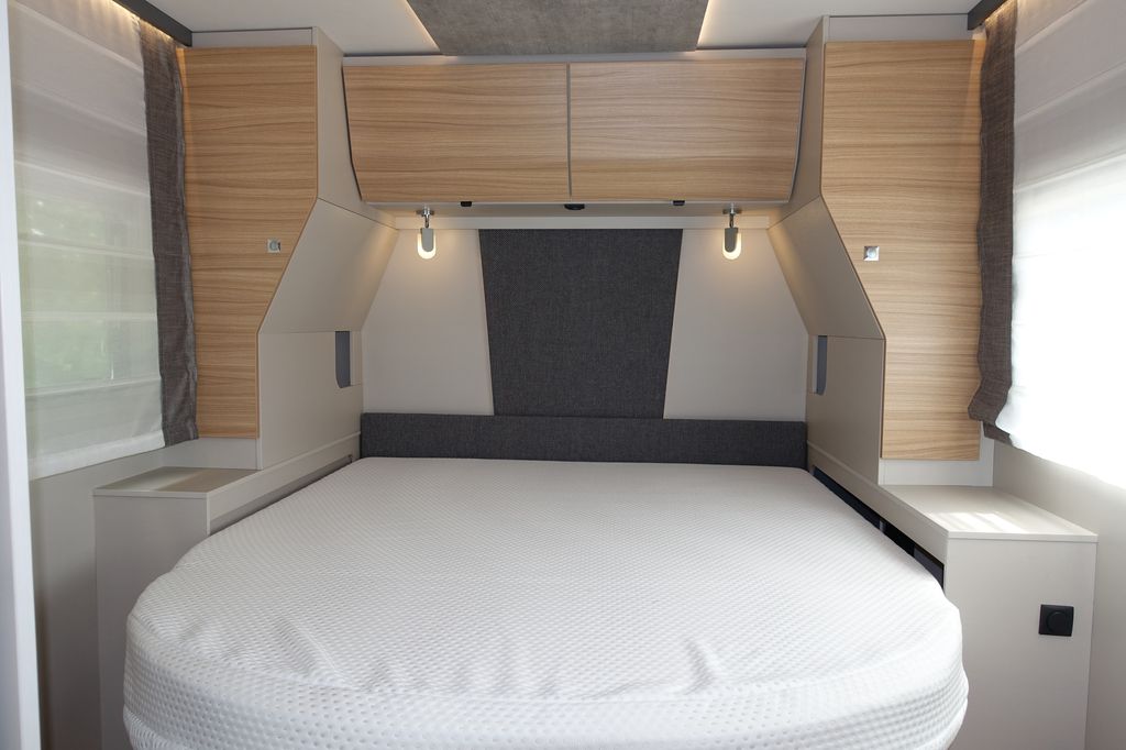 Pulse I 7051DBM camera da letto con letto a regolazione variabile