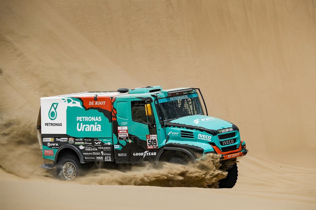 VAN GENUGTEN Ton (nld), DER KINDEREN Bernard (nld), WILLEMSEN Peter (bel), Iveco, Petronas Team de Rooy Iveco, Truck, Camion