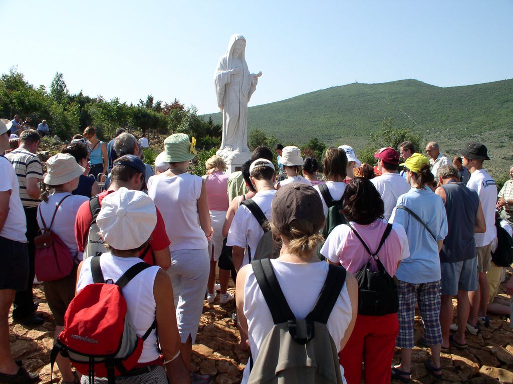 Momenti di preghiera a Medjugorje (Ufficio Turismo)