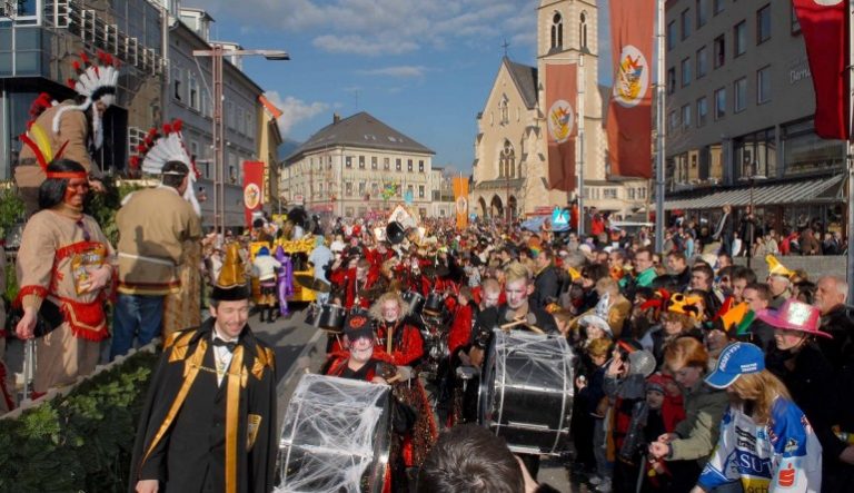 IL SABATO GRASSO A VILLACH | Atmosfera folcloristica