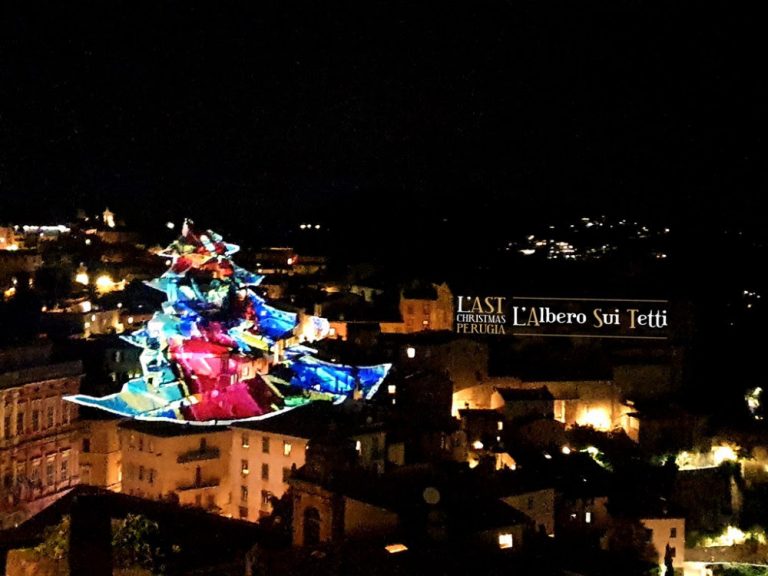 L’AST CHRISTMAS: L’Albero Sui Tetti accenderà il Natale di Perugia