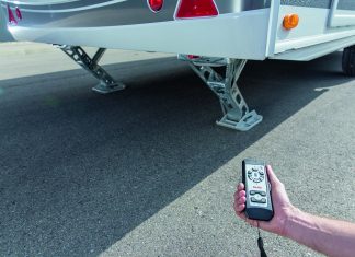 Piedini di appoggio per caravan: dite addio a quelli manuali