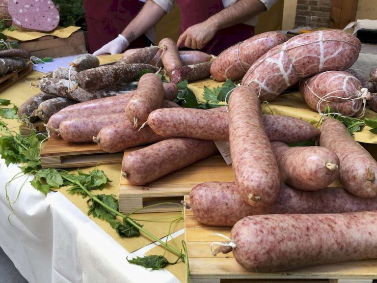 Festa del Ciauscolo IGP a Sarnano: il 5 e 6 settembre il borgo marchigiano celebra il salame spalmabile