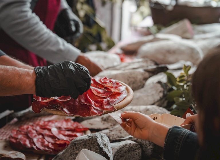 Dì de la Brisaola 2026 a Chiavenna: degustazioni, mercatini e musica nel centro storico